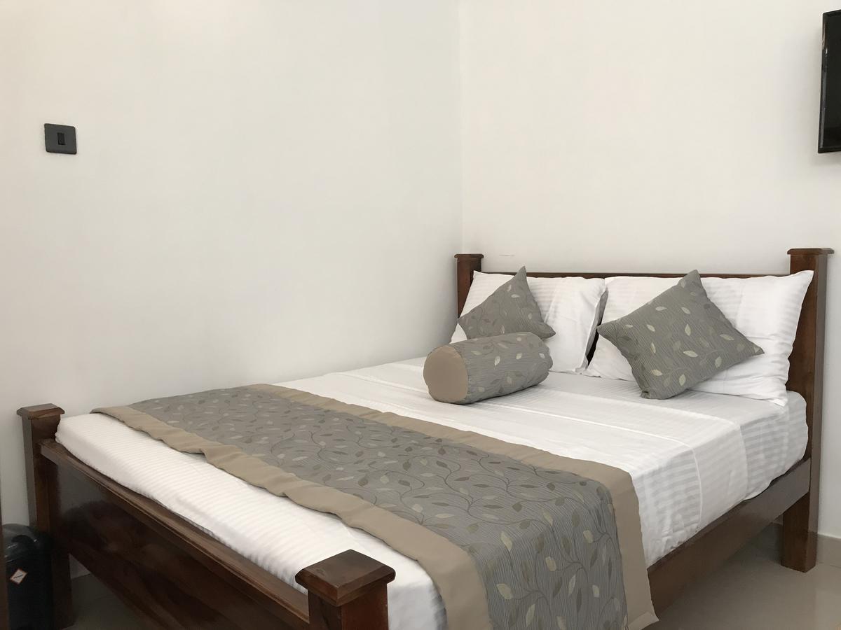 Hotel Royal White Tourist Rest Anuradhapura Zewnętrze zdjęcie