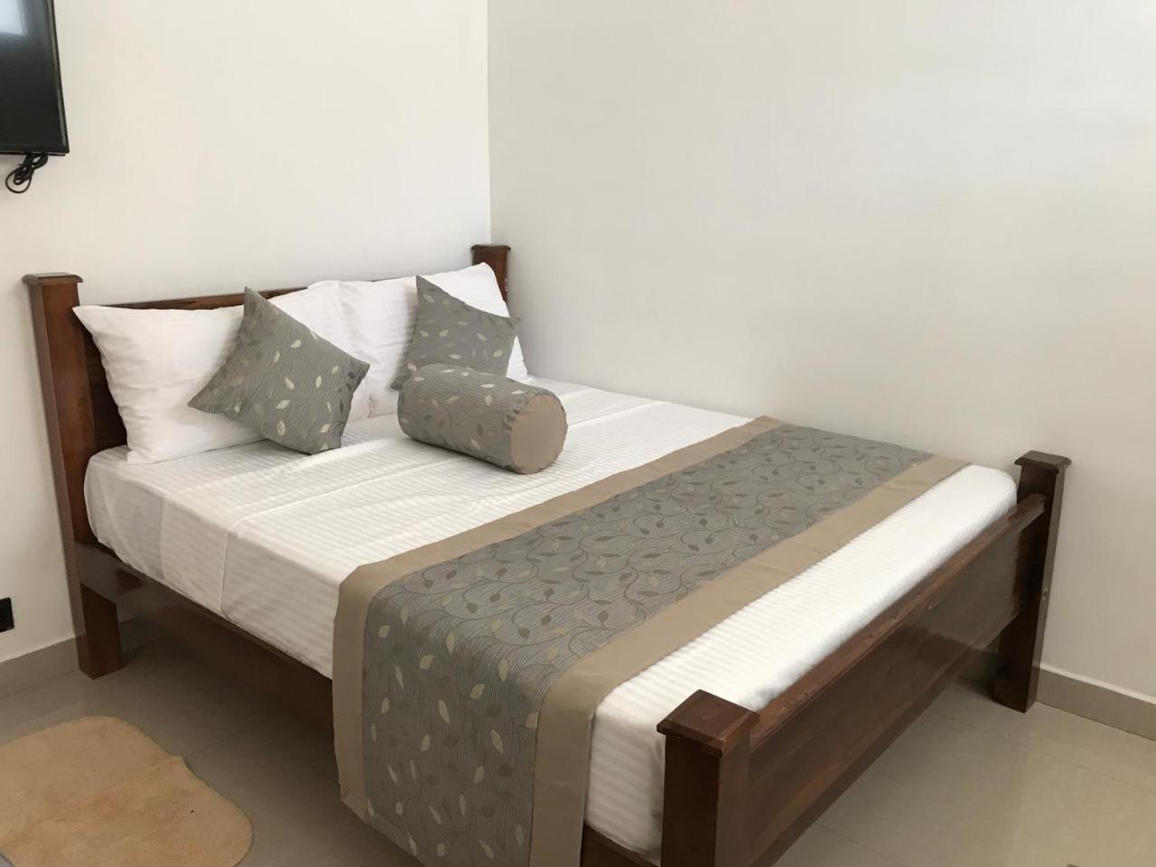 Hotel Royal White Tourist Rest Anuradhapura Zewnętrze zdjęcie