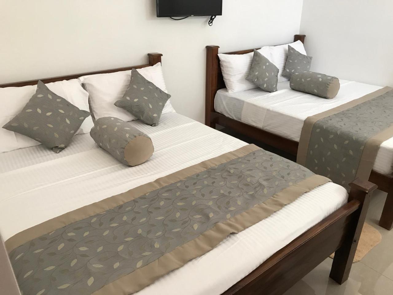 Hotel Royal White Tourist Rest Anuradhapura Zewnętrze zdjęcie