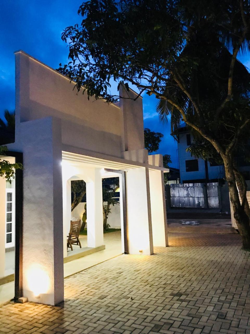 Hotel Royal White Tourist Rest Anuradhapura Zewnętrze zdjęcie