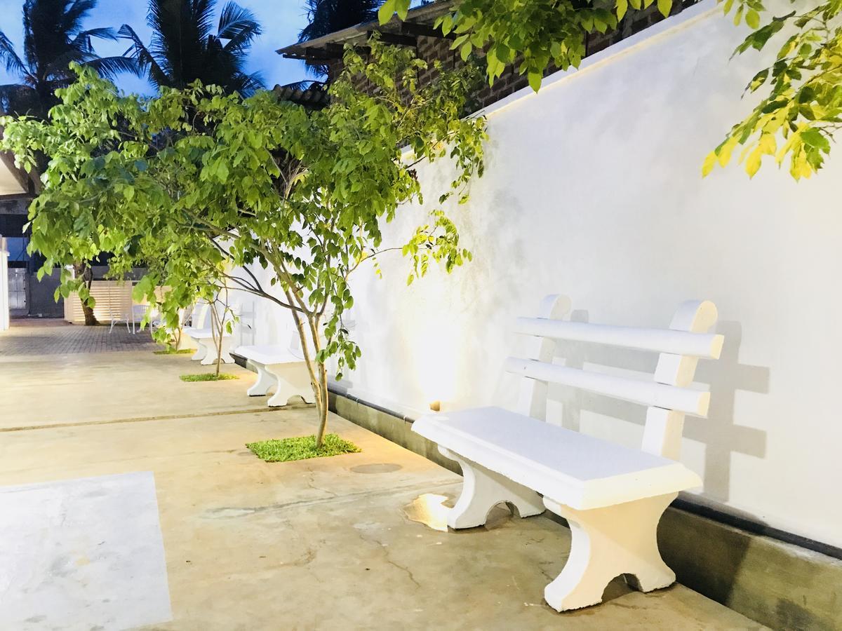 Hotel Royal White Tourist Rest Anuradhapura Zewnętrze zdjęcie
