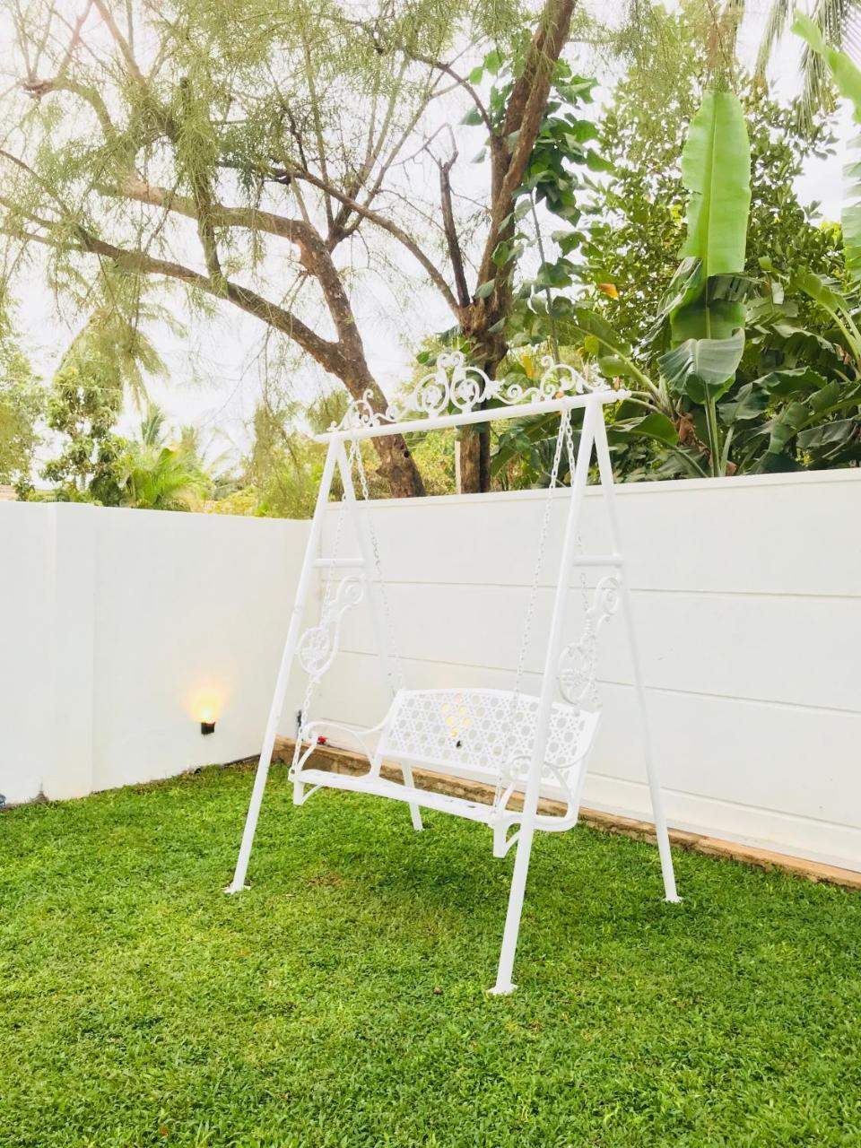 Hotel Royal White Tourist Rest Anuradhapura Zewnętrze zdjęcie