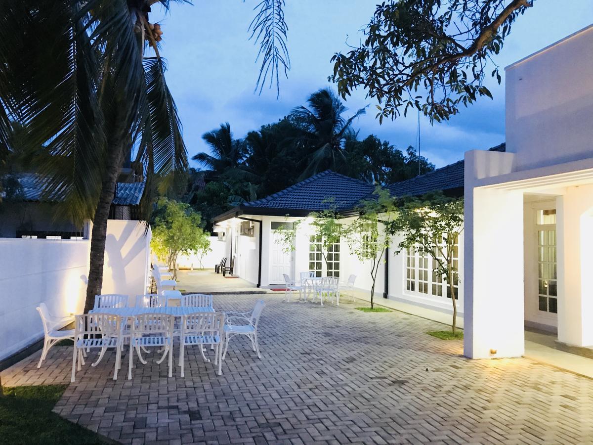 Hotel Royal White Tourist Rest Anuradhapura Zewnętrze zdjęcie
