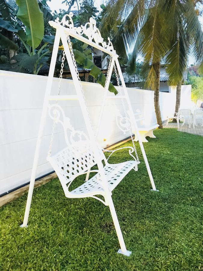 Hotel Royal White Tourist Rest Anuradhapura Zewnętrze zdjęcie