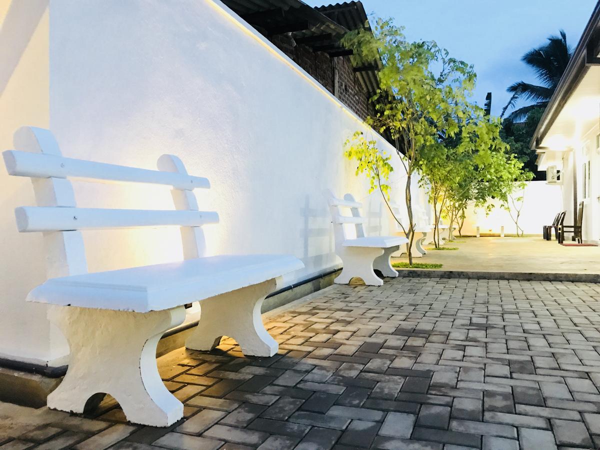 Hotel Royal White Tourist Rest Anuradhapura Zewnętrze zdjęcie