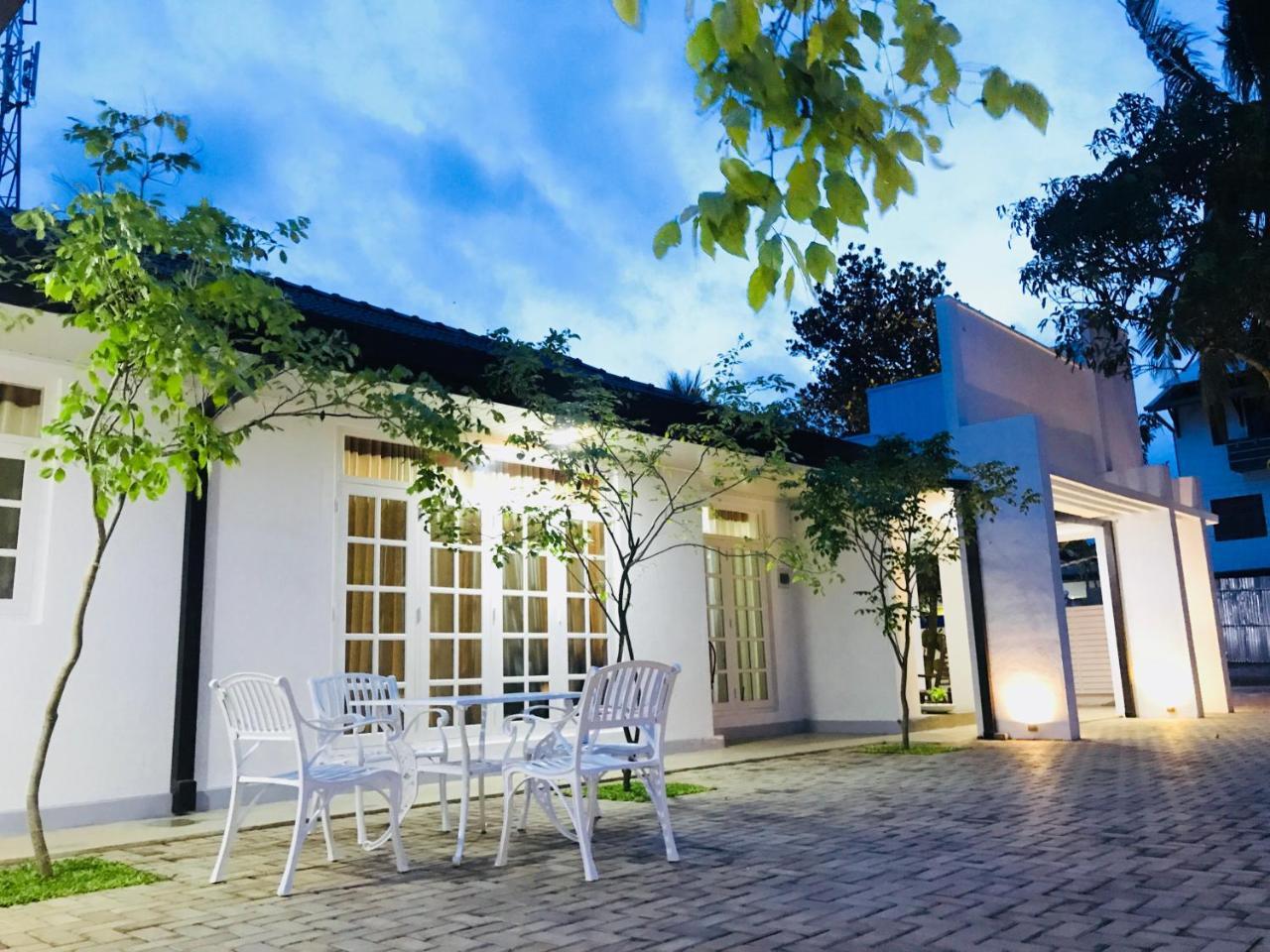 Hotel Royal White Tourist Rest Anuradhapura Zewnętrze zdjęcie